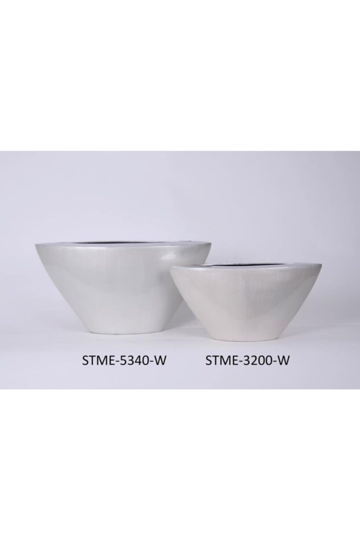 Seta Martına Vazo Üçgen Büyük Beyaz 49*15*21 Cm Seta Martına Vazo Üçgen Büyük Beyaz 49*15*21 Cm