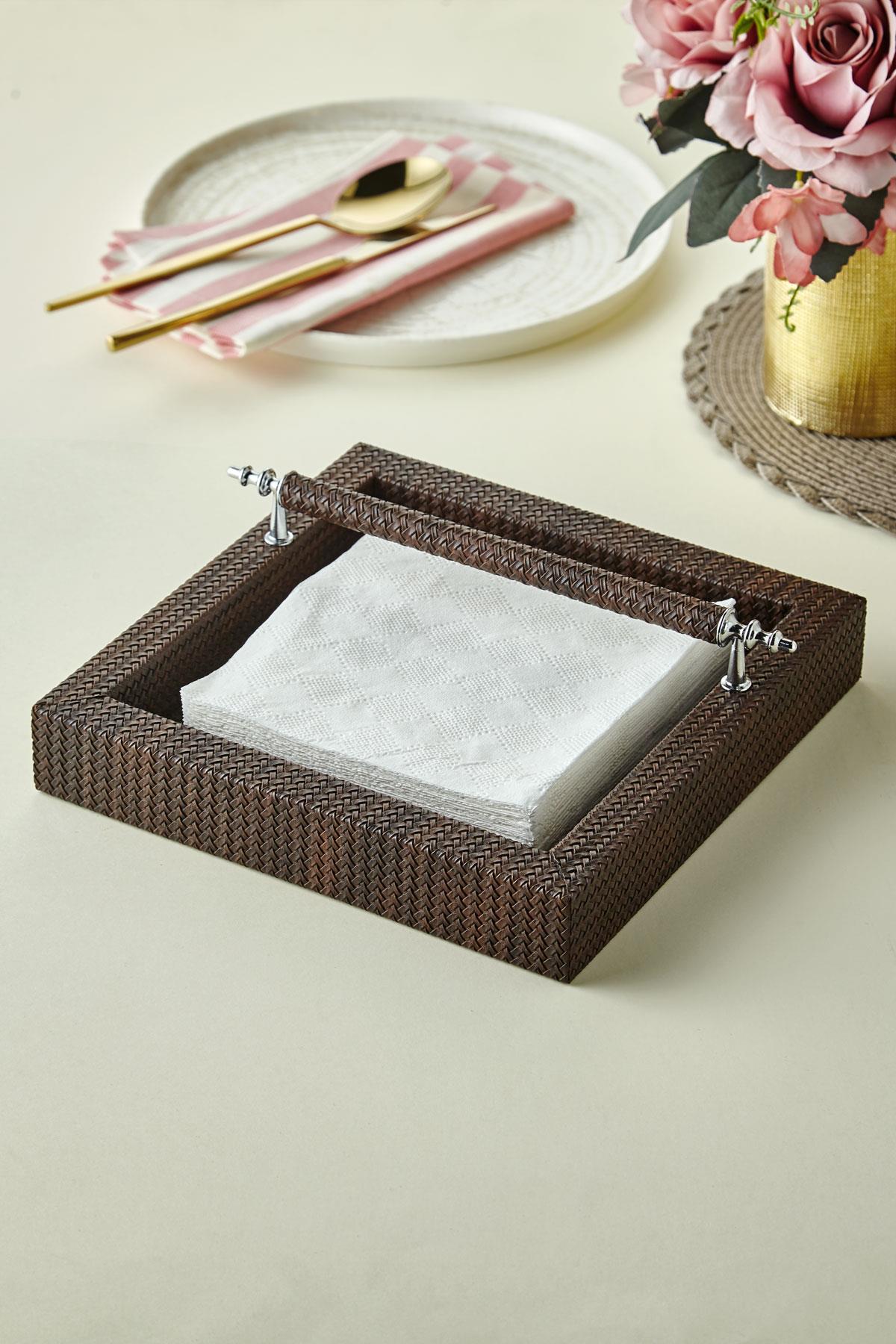 Luxe Faux Vegan Deri Kulplu Peçetelik Kahve 22*22*7 Cm Luxe Faux Vegan Deri Kulplu Peçetelik Kahve 22*22*7 Cm