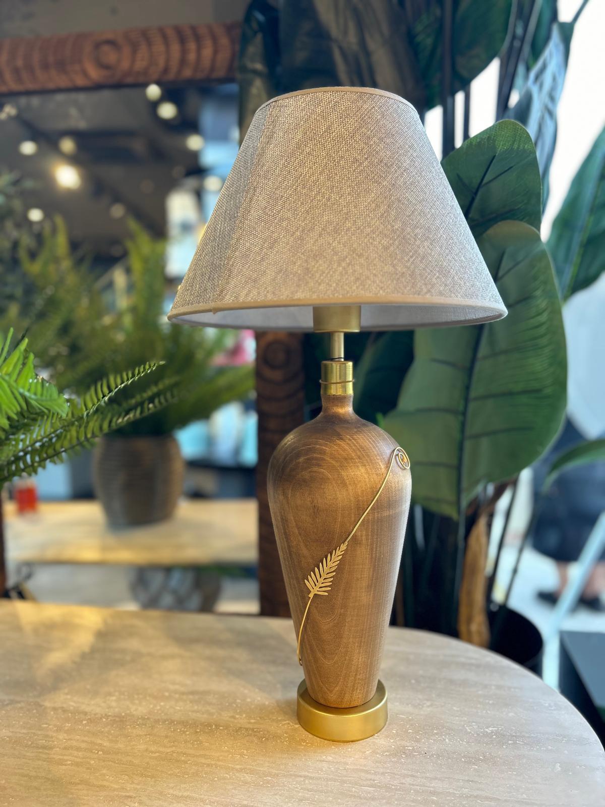 Seta Tel Yapraklı Ahşap Abajur Uzun 31*31*62 Cm Seta Tel Yapraklı Ahşap Abajur Uzun 31*31*62 Cm